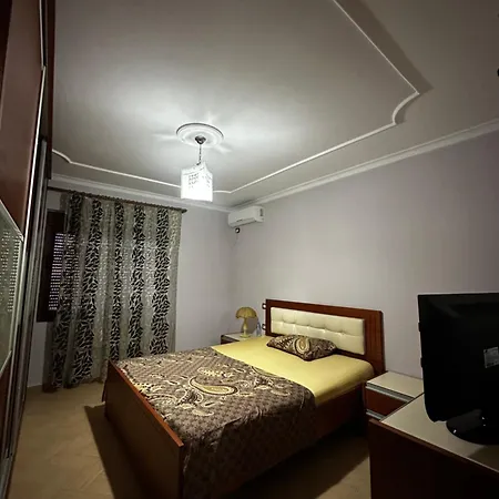 Apartment Dine's *